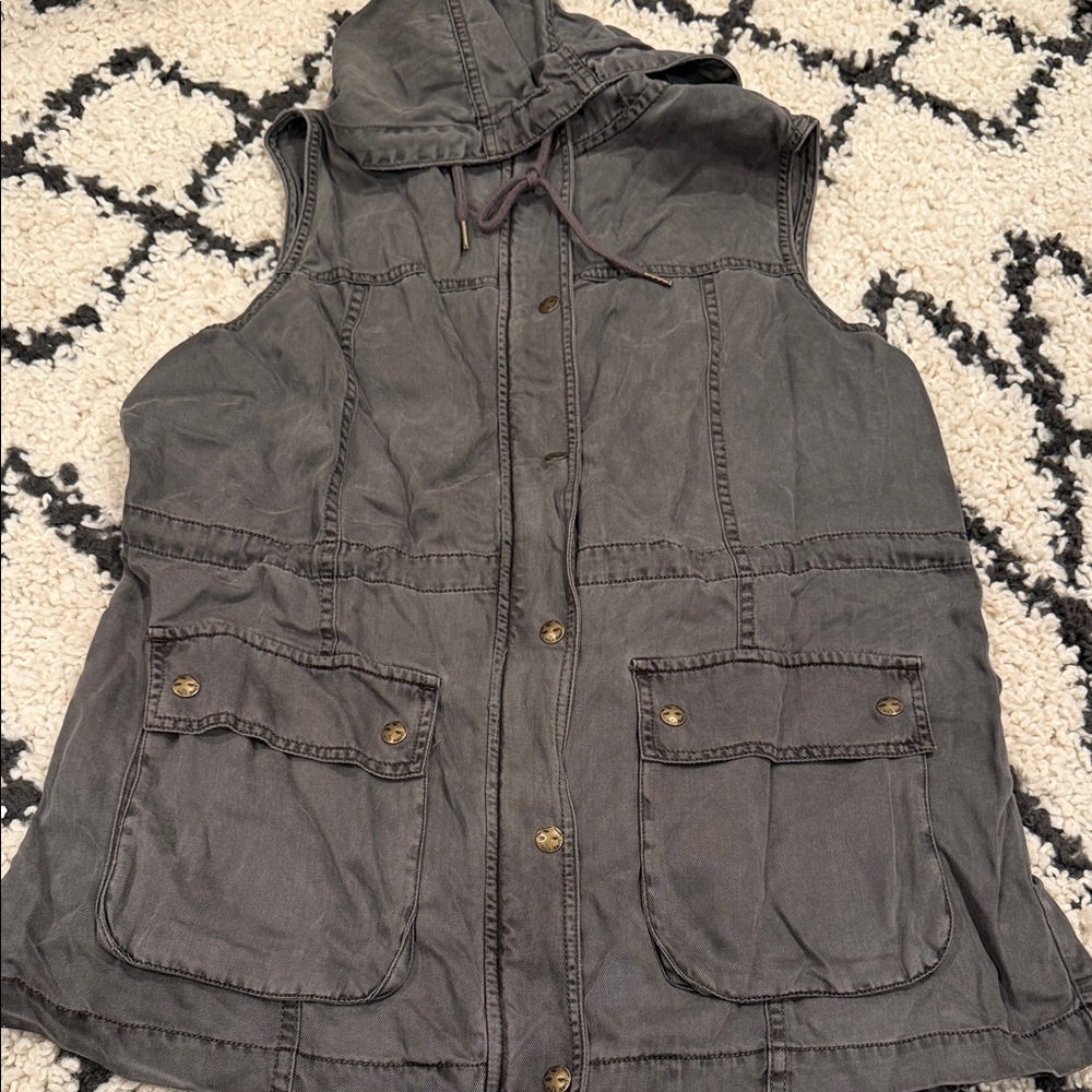 Max Jeans Hooded Sleeveless Utility Vest in Charcoal